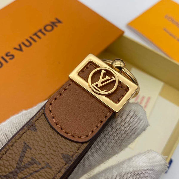 ブランドキーホルダー角部分ディテール